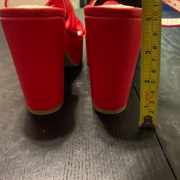 BAIT Block Heels - 7.5 - Picture 3 of 5